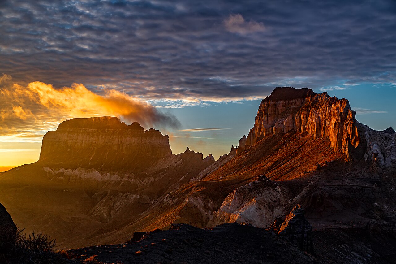 Sunset on the castle-like buttes of Airakty-Shomanay, the Valley of Castles